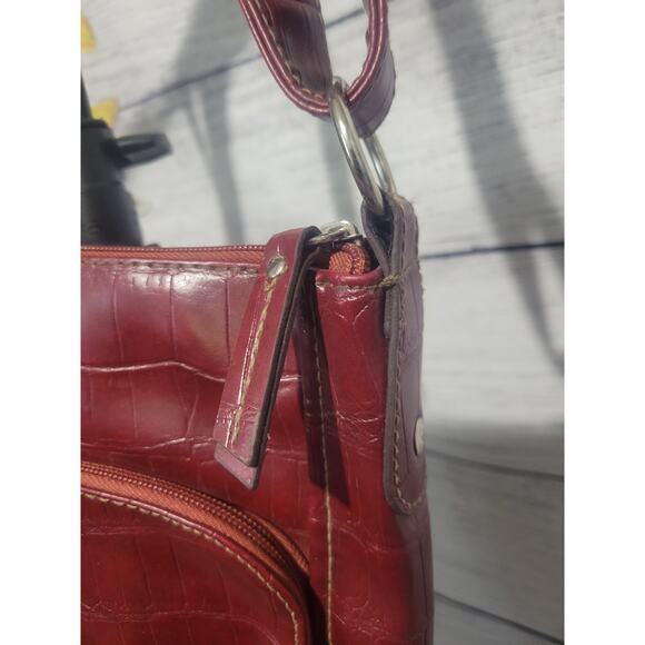 Relic Shoulder or Crossbody Faux Leather Bag Burgandy Red NWOT - Picture 4 of 9